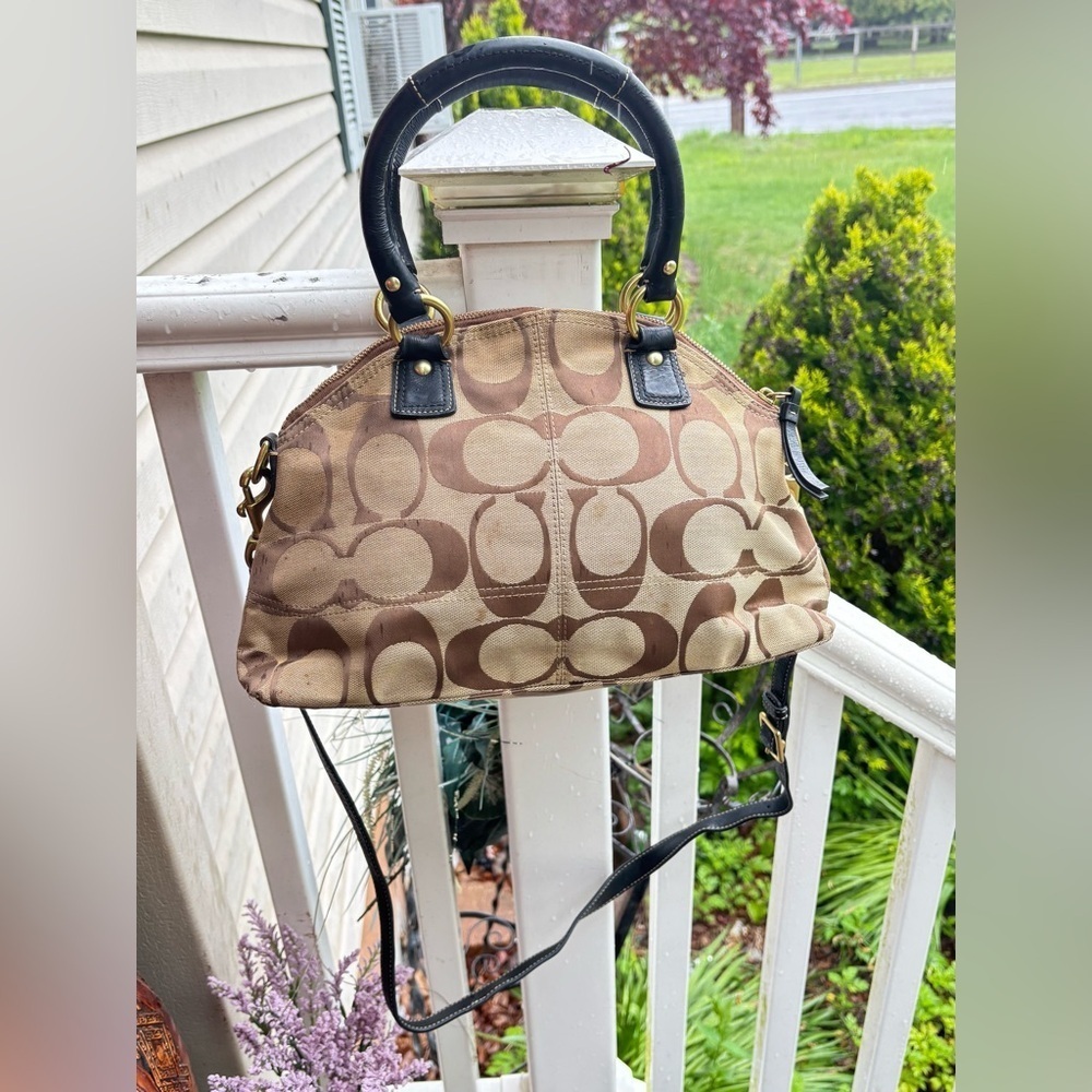 Coach 2 Way Turnlock Signature Hangbag - Picture 3 of 12
